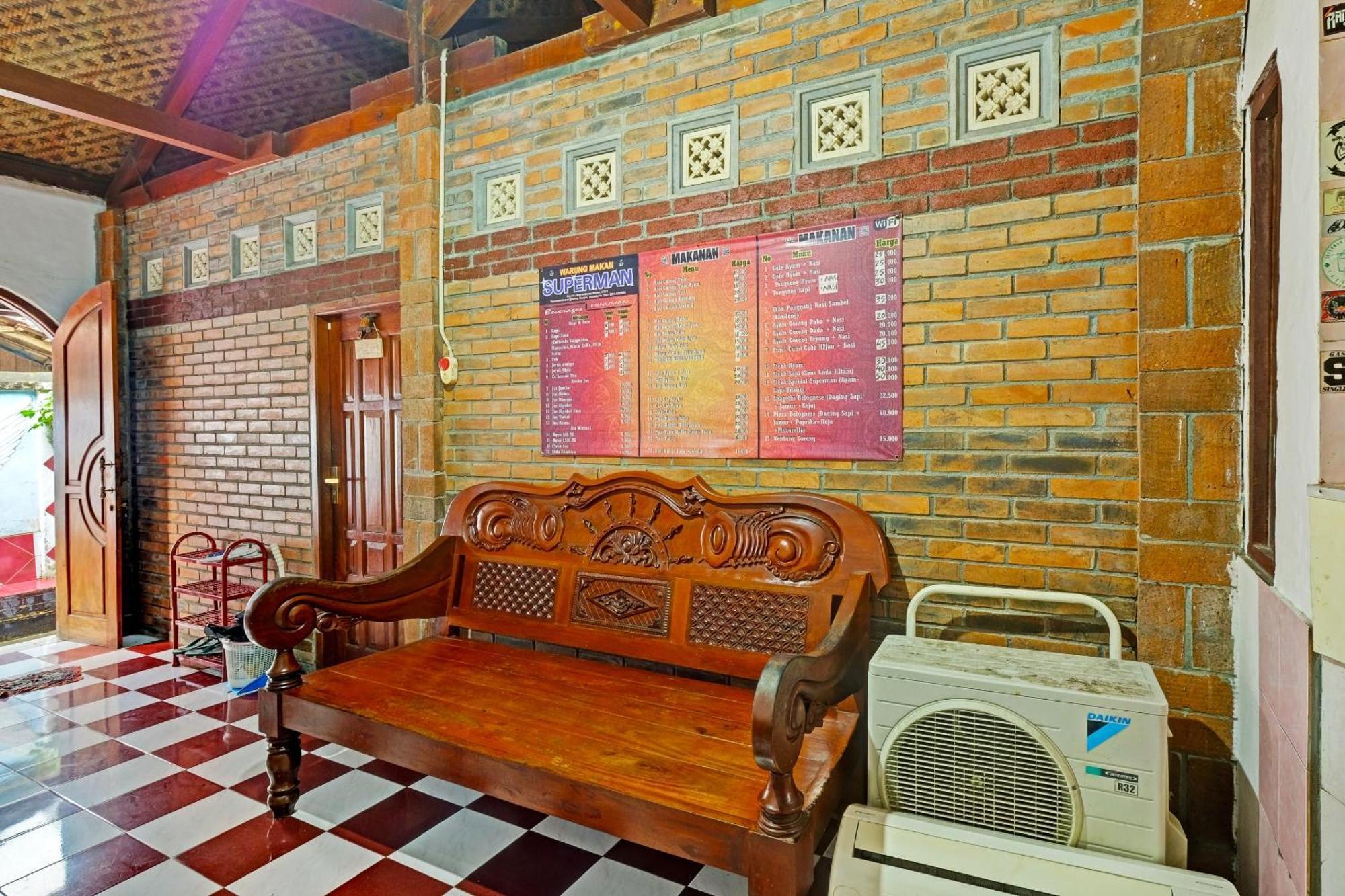 Spot On 91915 Homestay Superman Yogyakarta Eksteriør bilde