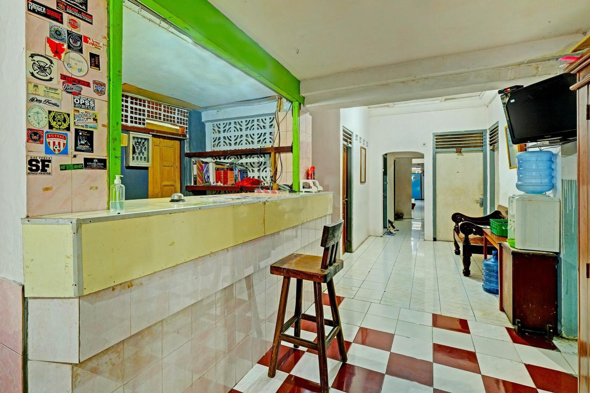 Spot On 91915 Homestay Superman Yogyakarta Eksteriør bilde