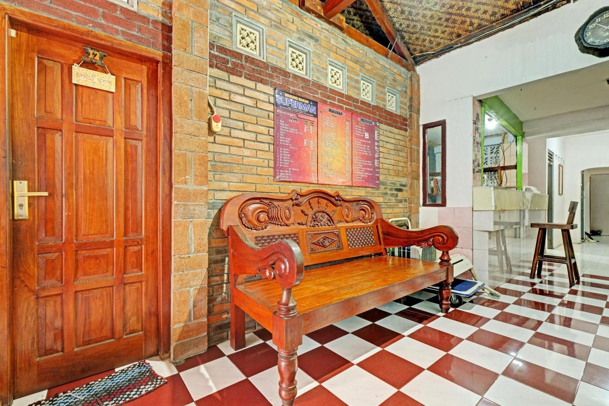 Spot On 91915 Homestay Superman Yogyakarta Eksteriør bilde