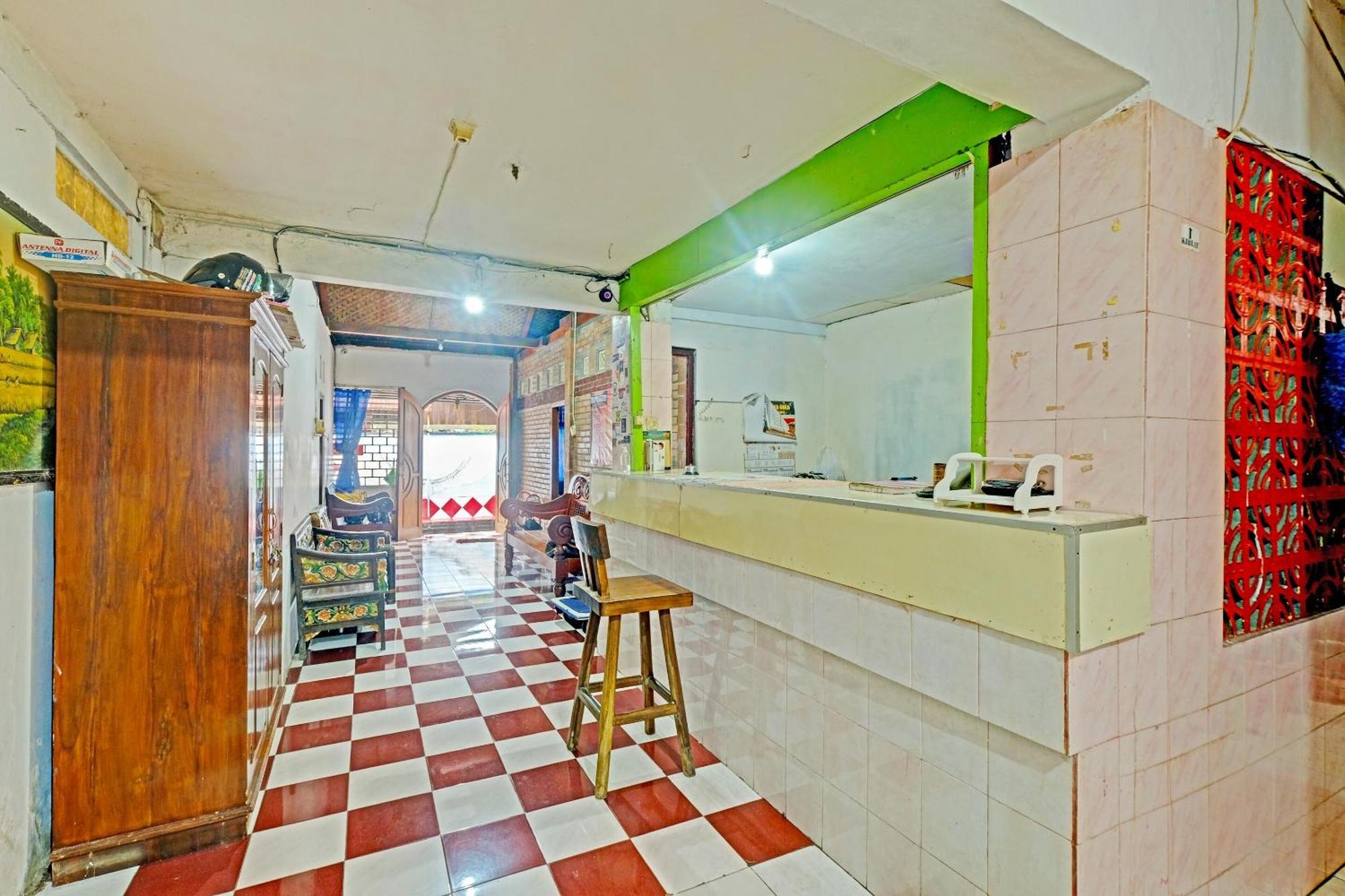 Spot On 91915 Homestay Superman Yogyakarta Eksteriør bilde